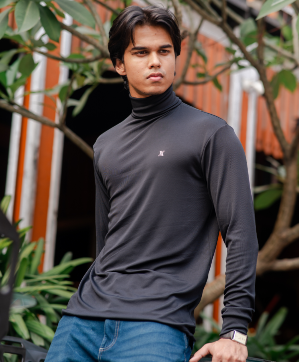 Aivlas Classic Turtleneck Black