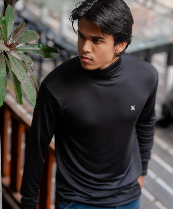 Aivlas Classic Turtleneck Black - Image 3